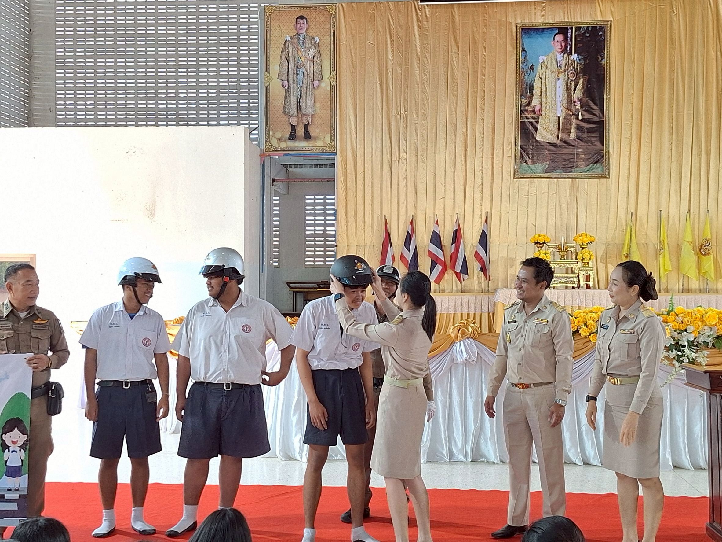 LINE_ALBUM_khorngkar khru cracr 5 nathi sph.phrathxng kha 4 th.kh.2568_251209_13.jpg